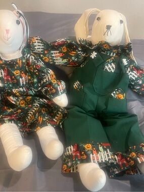 Green Sunflower Farm Bunny Pair - Decorative Holiday Plush Dolls